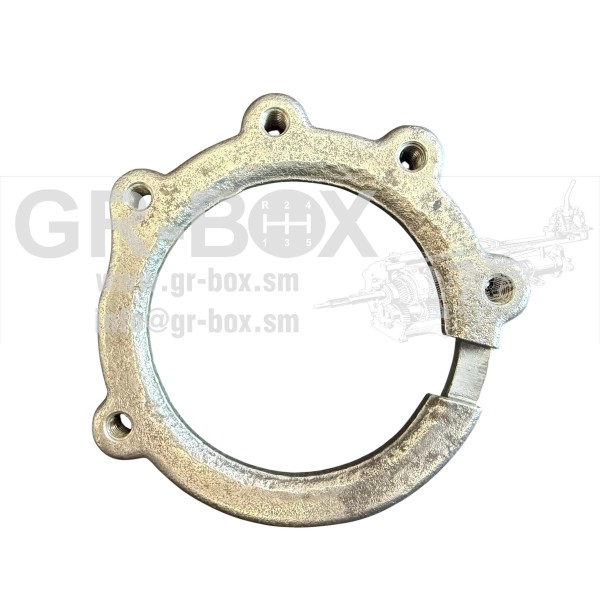 Rear bearing retaining flange for Getrag 265/5 gearbox